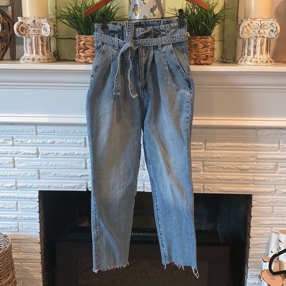 A&F High Rise Cropped Mom Jeans Tie Waist Raw Hems Size 27 - Picture 1 of 8